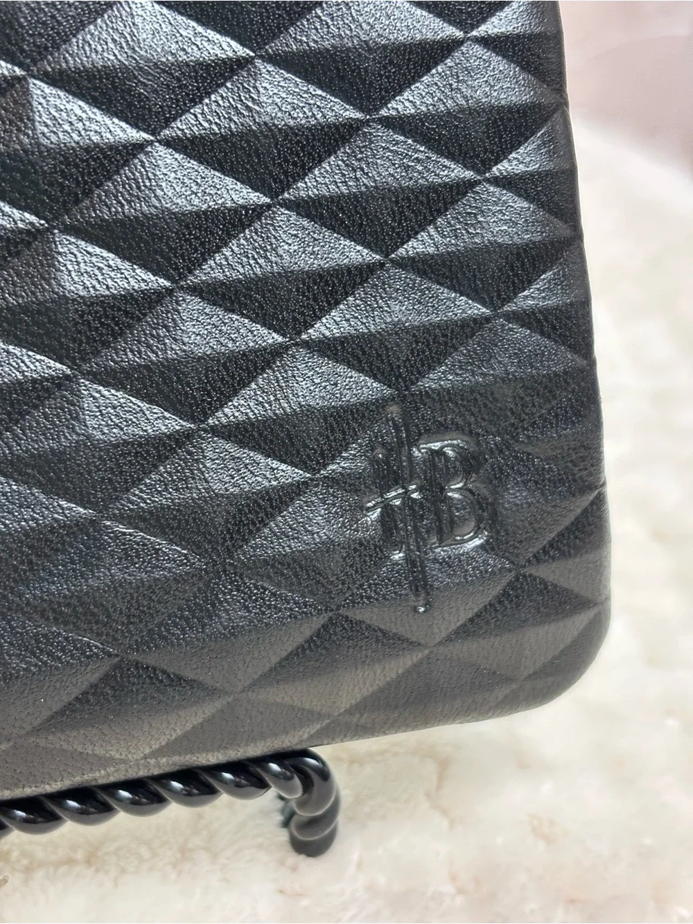 H&Butler Mighty Purse Diamond Black Leather Wristlet w/ Built-in Phone Charger - Picture 4 of 16